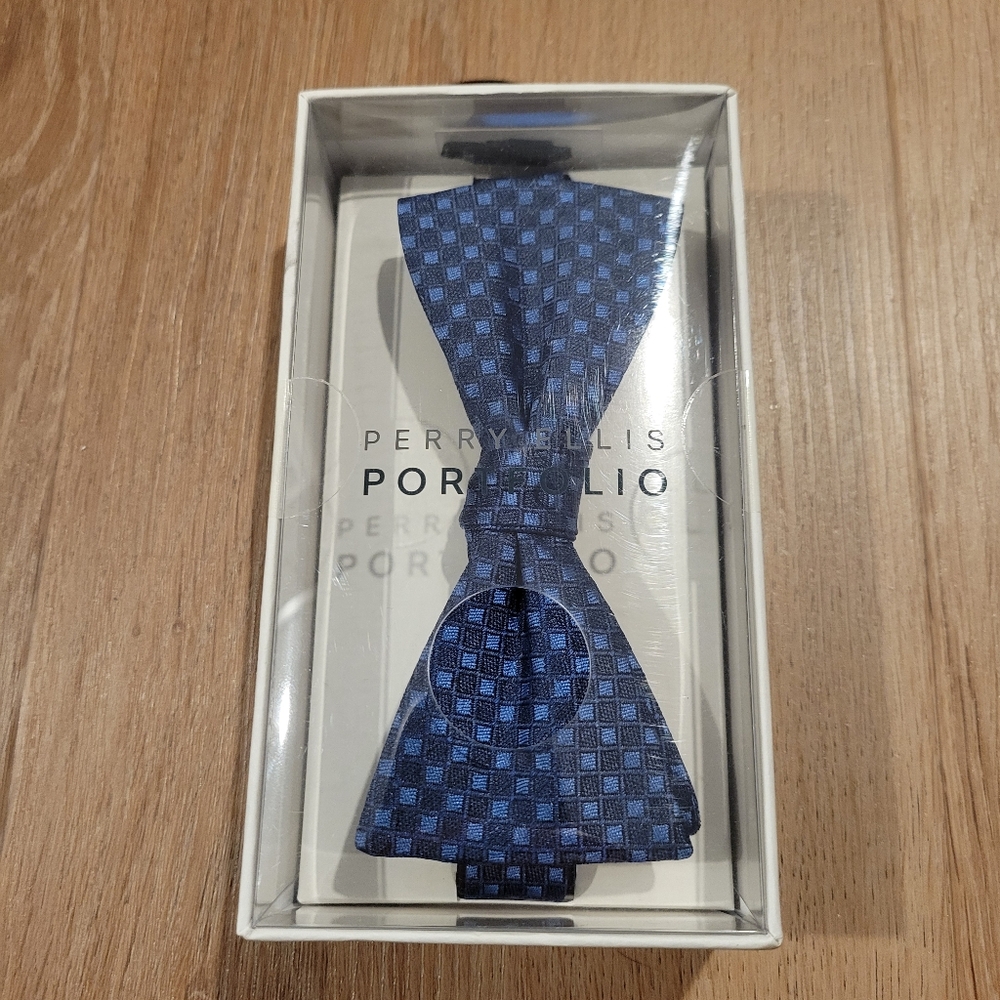 Perry Ellis Portfolio Bow Tie – Navy Blue Geometric Pattern New
